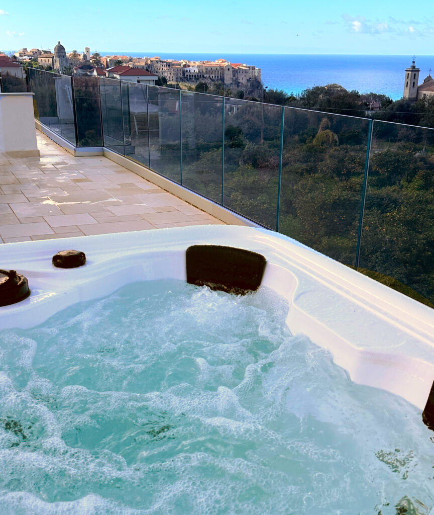 Camera Maxima, con vasca idromassaggio – B&B Aurantia, Tropea